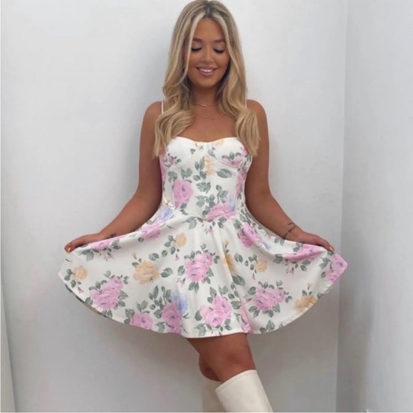 Zara Dresses & Skirts - ZARA NEW CORSET STYLE FLORAL PRINT DRESS FLARED Size Medium Bloggers Fav